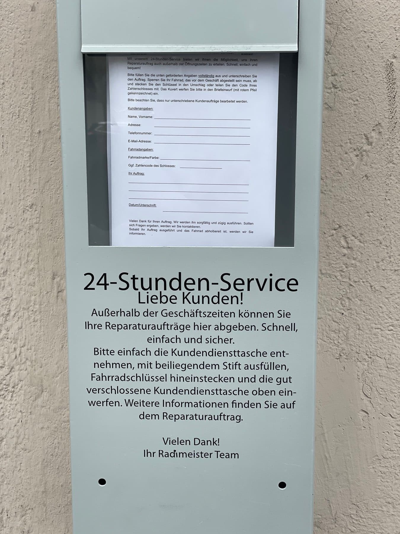 24-Stunden-Service-Box mit Reparaturauftrag